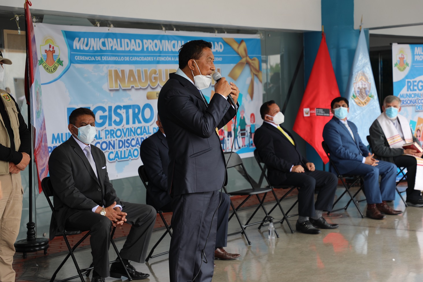  alcalde de la Municipalidad Provincial del Callao, Pedro López Barrios dando su mensaje por la apertura de la Oficina de Registro y hace un llamado a las personas con discapacidad ara que se inscriban. 