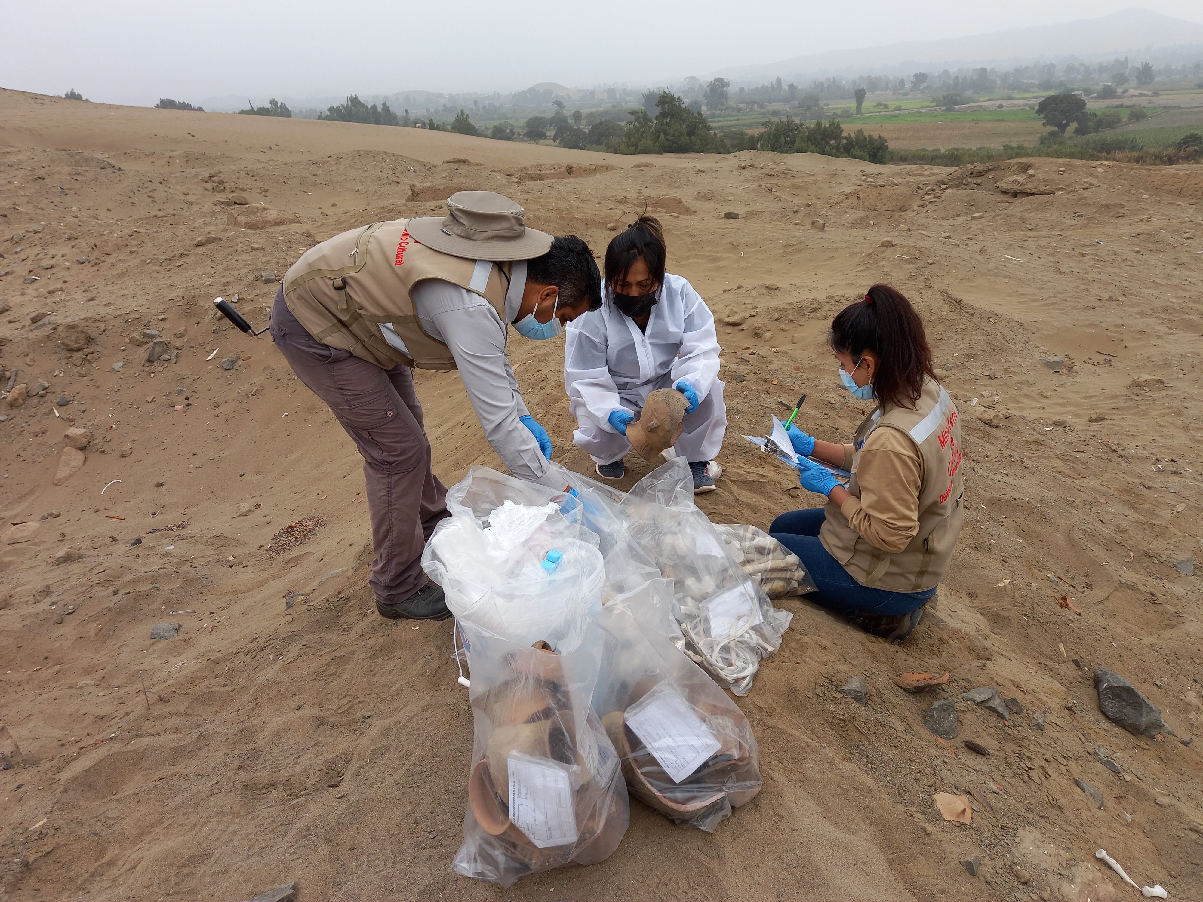 Ministerio de Cultura recuperó bienes culturales afectados en el Sitio Arqueológico Pampa de Ánimas en Huaura