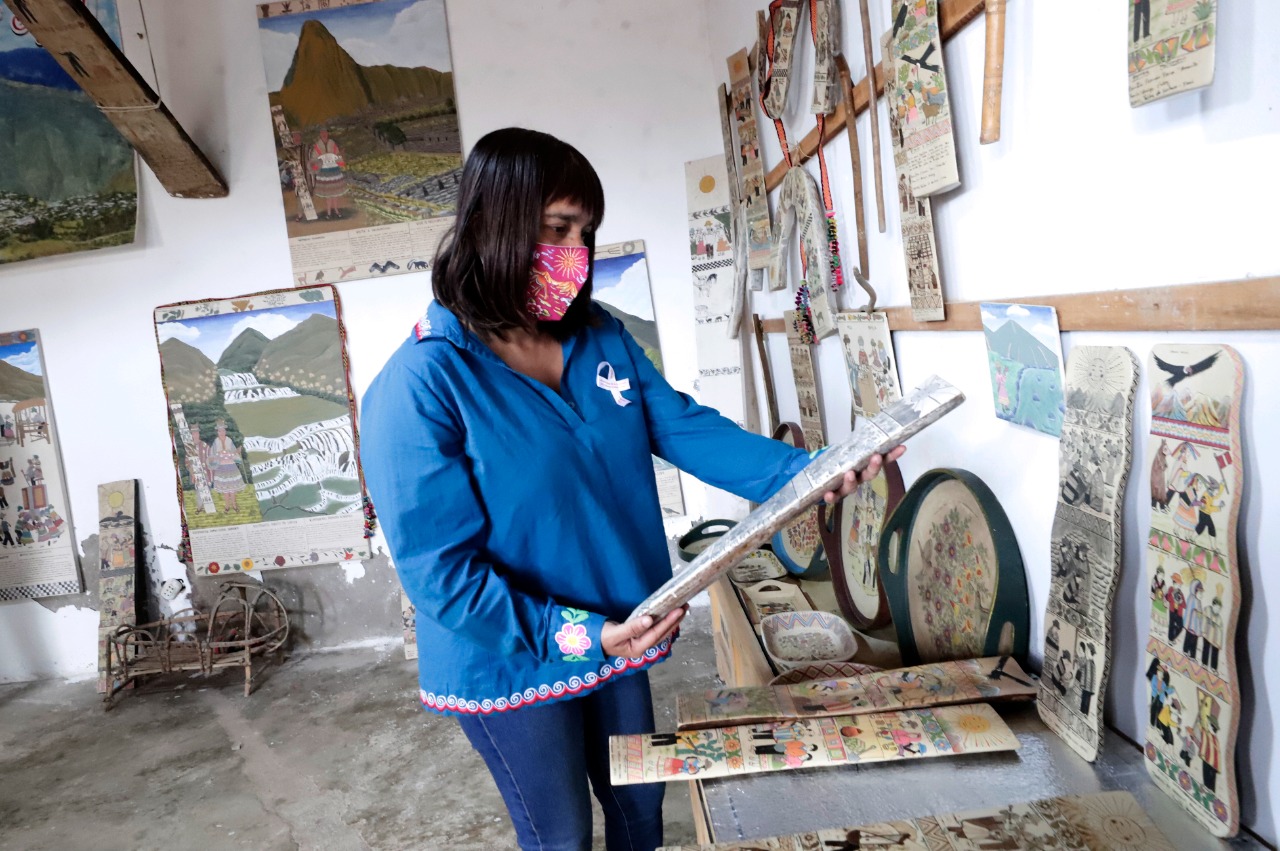 Viceministra Sonaly Tuesta visitó la Ruta del Arte Sarhuino en Chorrillos