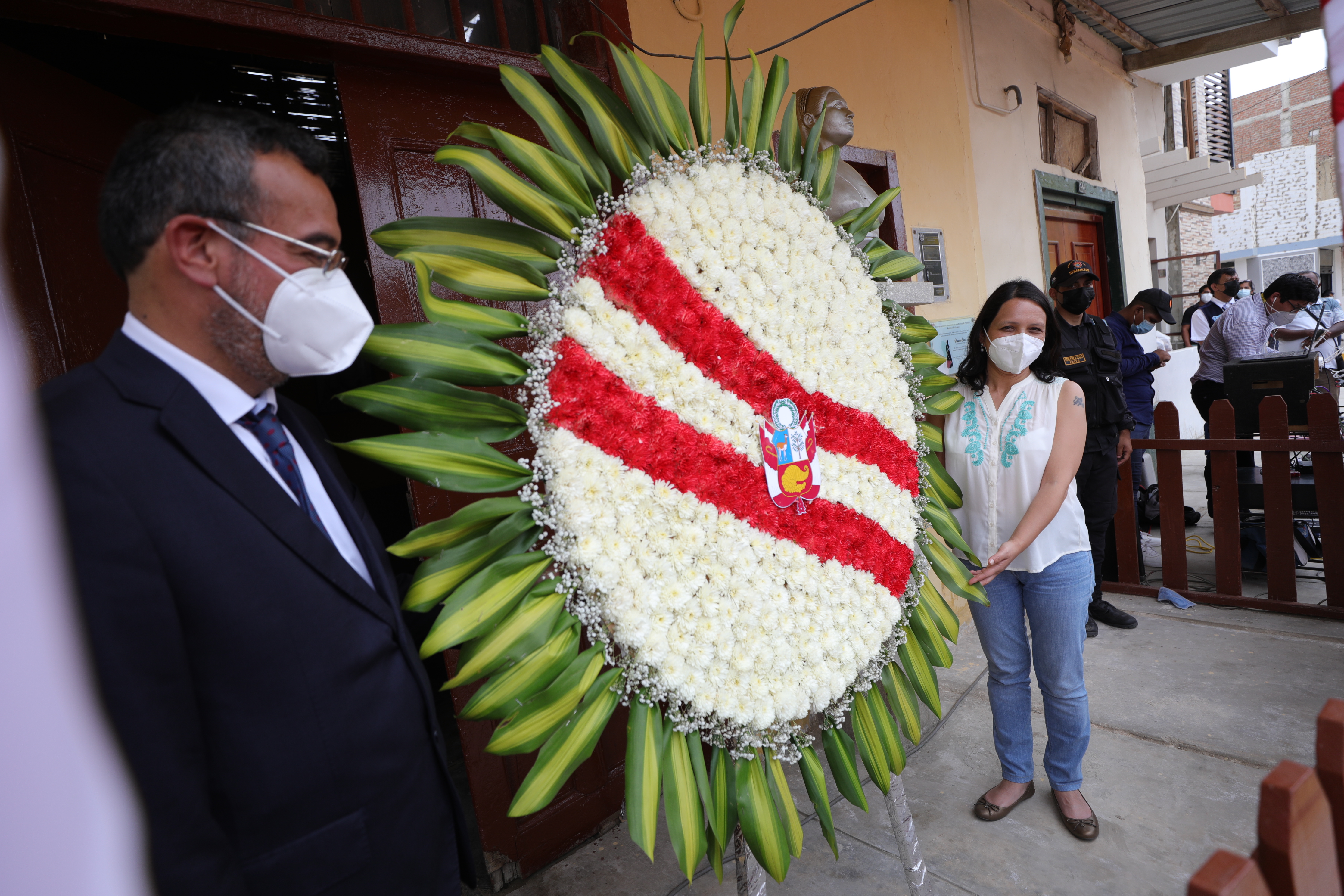 Ministra Anahí Durand en homenaje a Manuela Sáenz