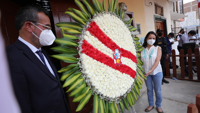 Ministra Anahí Durand en homenaje a Manuela Sáenz