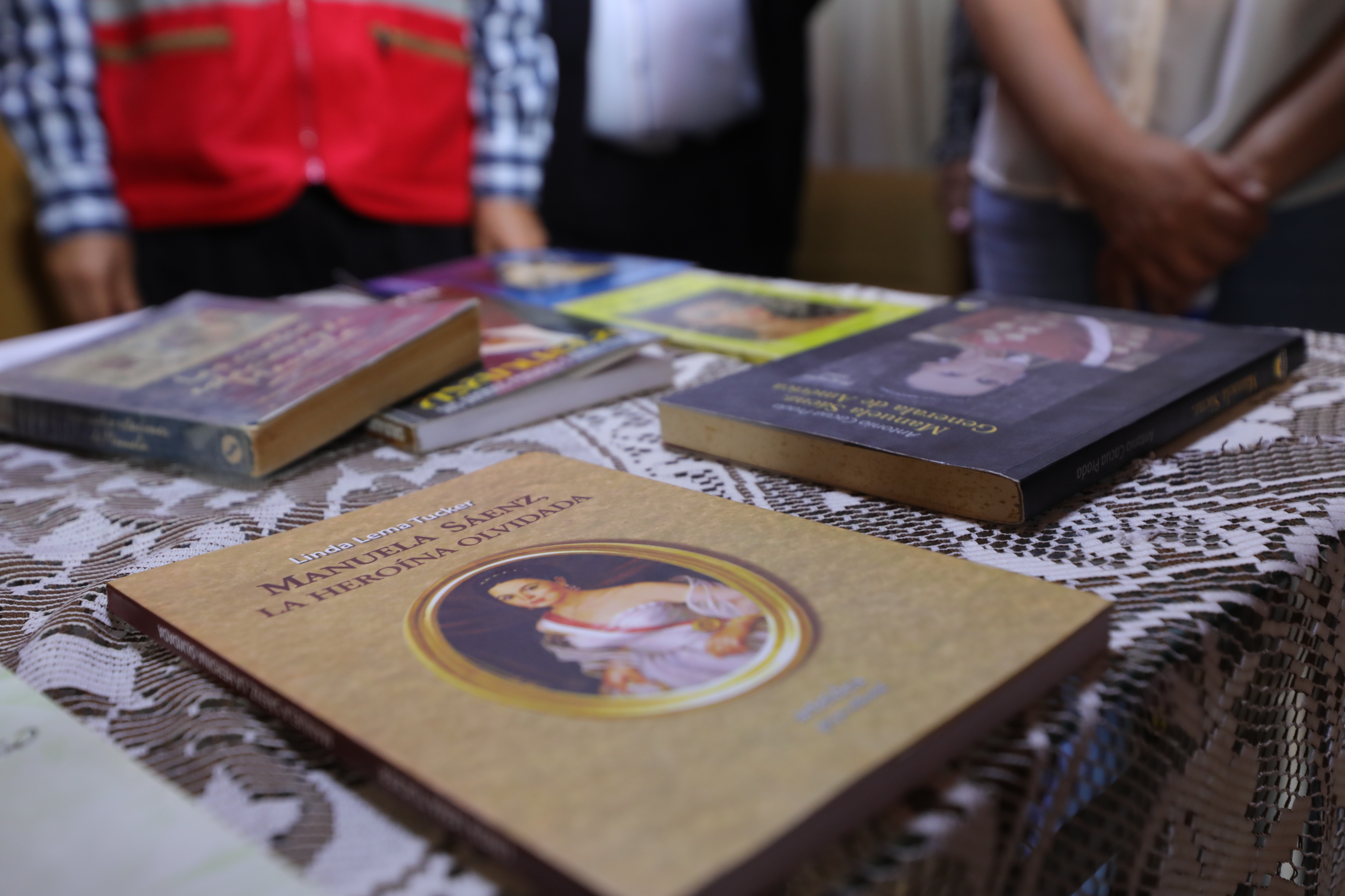 Ministra Anahí Durand en homenaje a Manuela Sáenz