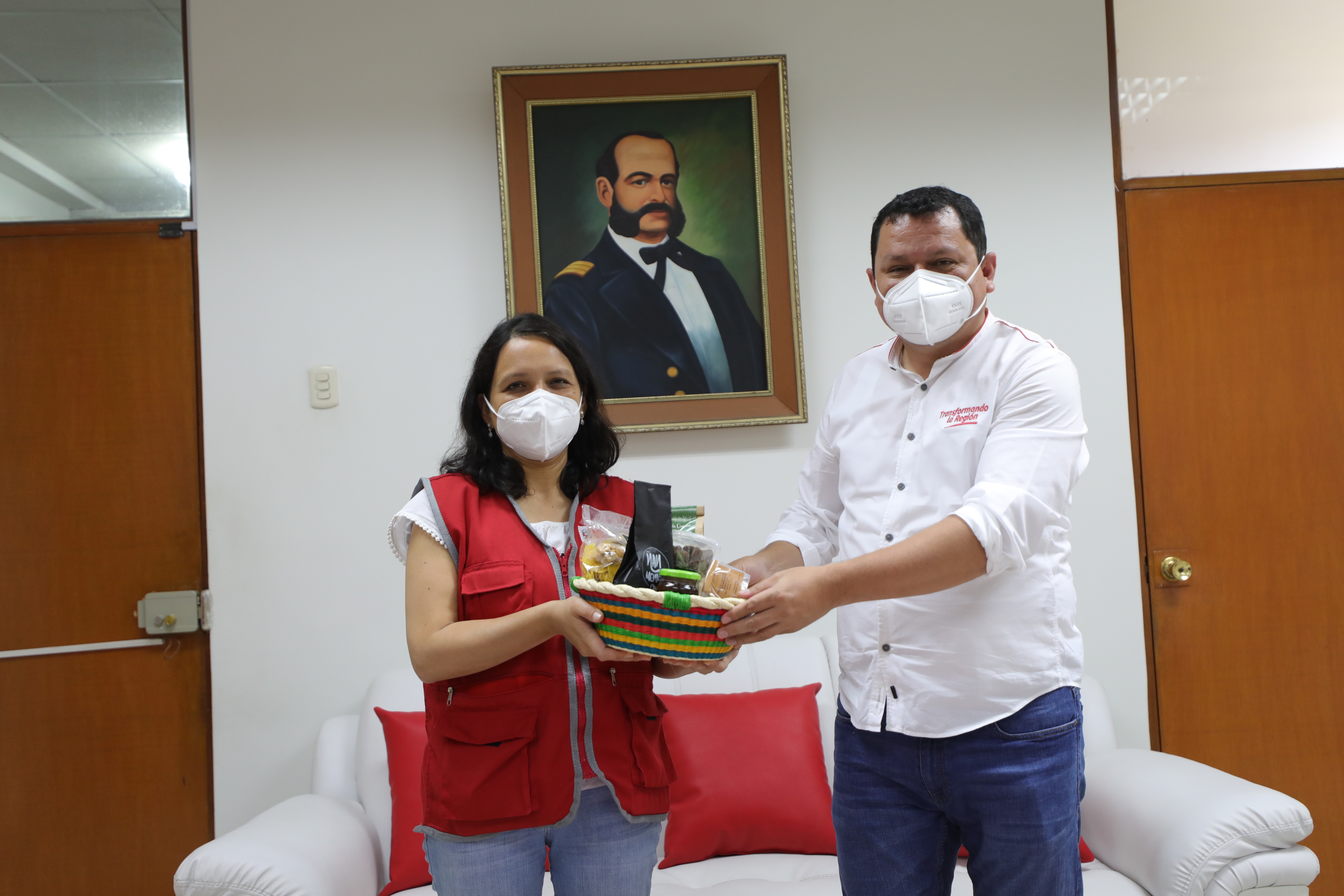 Ministra Anahí Durand y gobernador regional de Piura