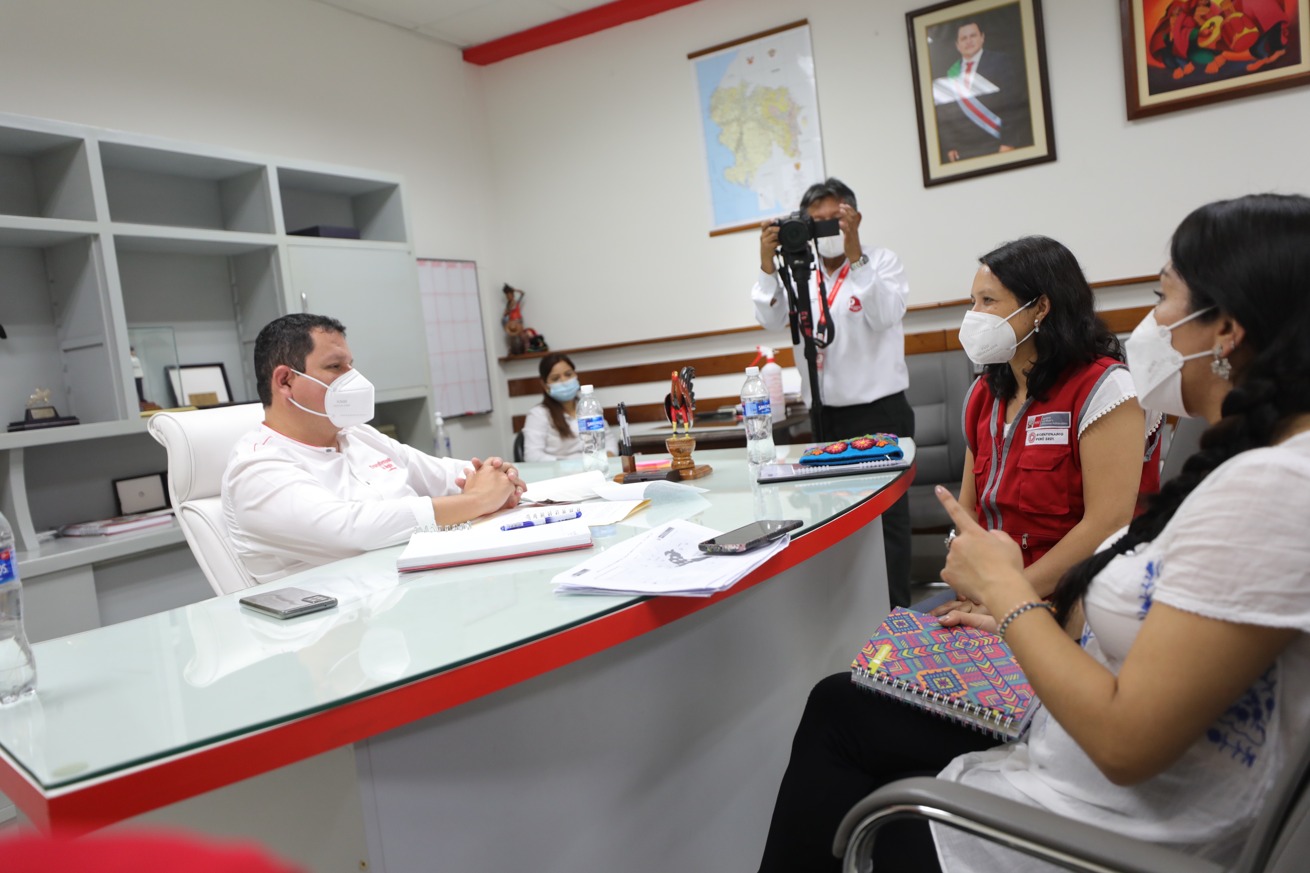 Ministra Anahí Durand y gobernador regional de Piura