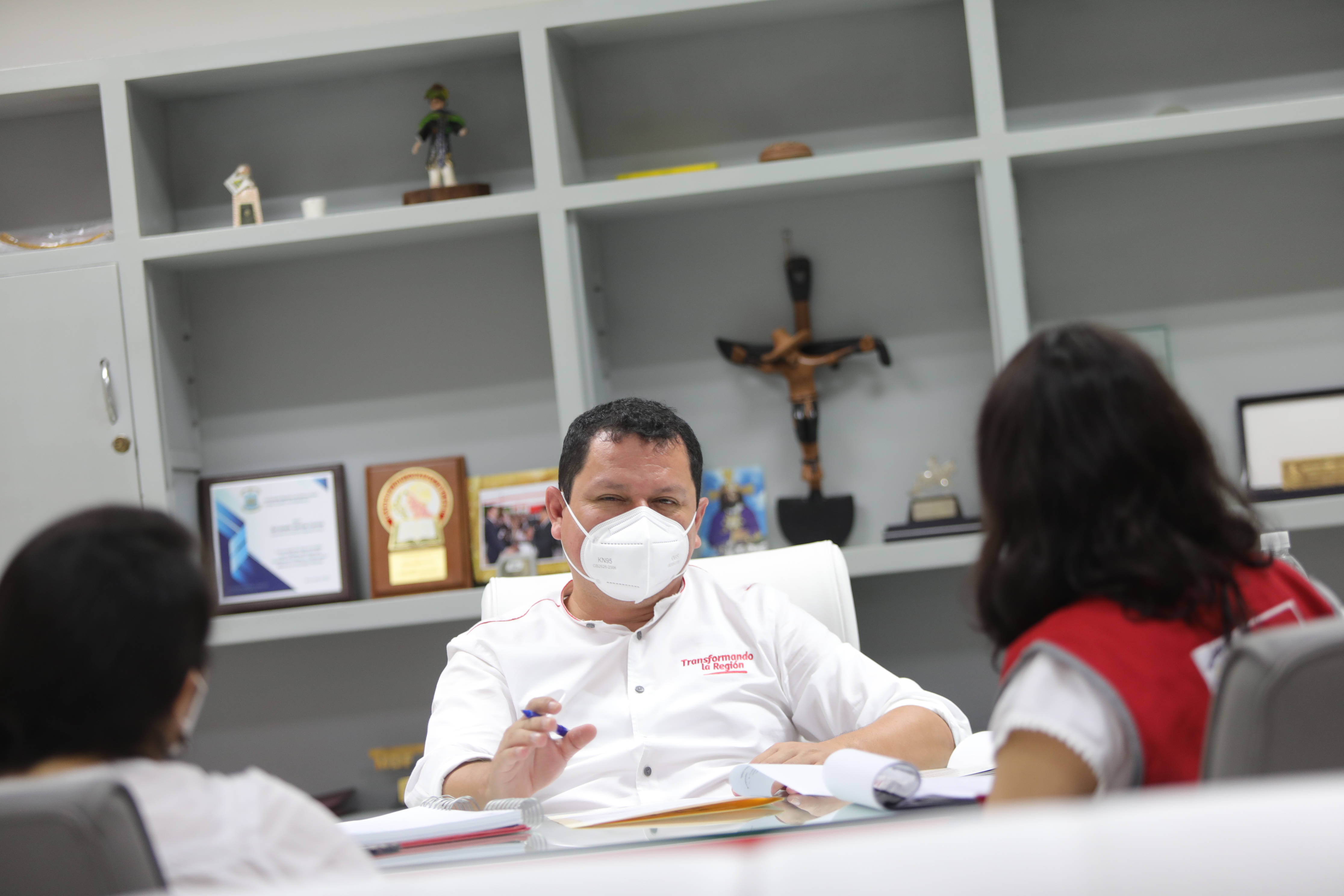 Ministra Anahí Durand y gobernador regional de Piura