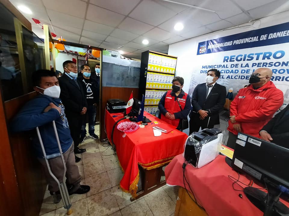 Autoridades reunidas para la inauguración de la Oficina Municipal del Registro de Personas con Discapacidad y firma convenio para la implementación, asistencia técnica, capacitación, acompañamiento y apoyo en lo que sea pertinente para mejorar la atención a las personas vulnerables de esa jurisdicción.