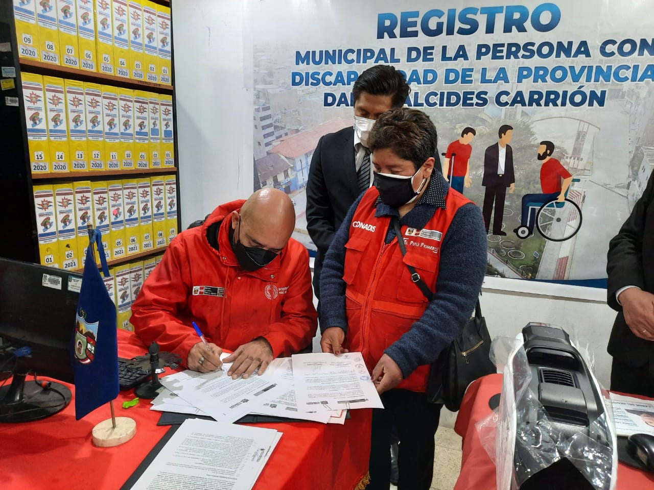 El Presidente del Conadis, Eco. Marco Antonio La Barrera, firmado el convenio de cooperación interinstitucional con la municipalidad de Daniel Alcides Carrión.