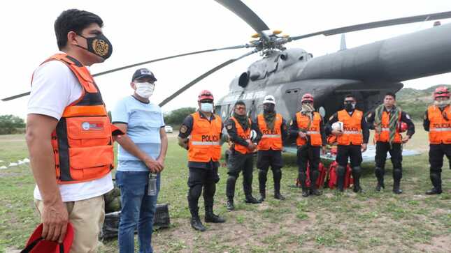Ministro Carrasco recibió a un grupo de rescatistas de la Policía Nacional provenientes de Chiclayo y que serán trasladados a Jamalca para atender a las personas aisladas.