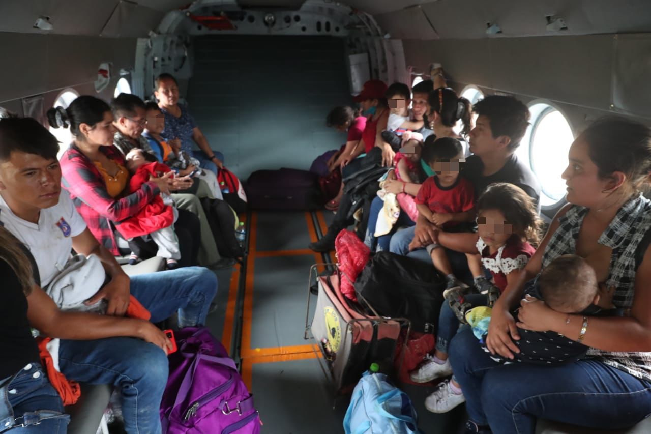 Foto del traslado aéreo de los ciudadanos afectados de los sectores Pueblo Nuevo y Santa Rosa de Pagpa, ubicados en el distrito de Yamón, Utcubamba.