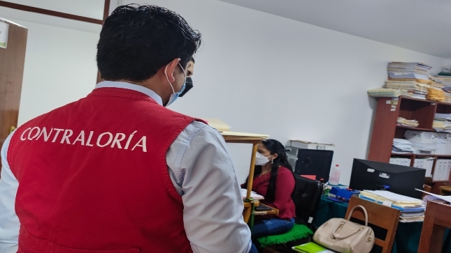 Contraloría detectó perjuicio superior a S 102 mil por pagos irregulares a docentes