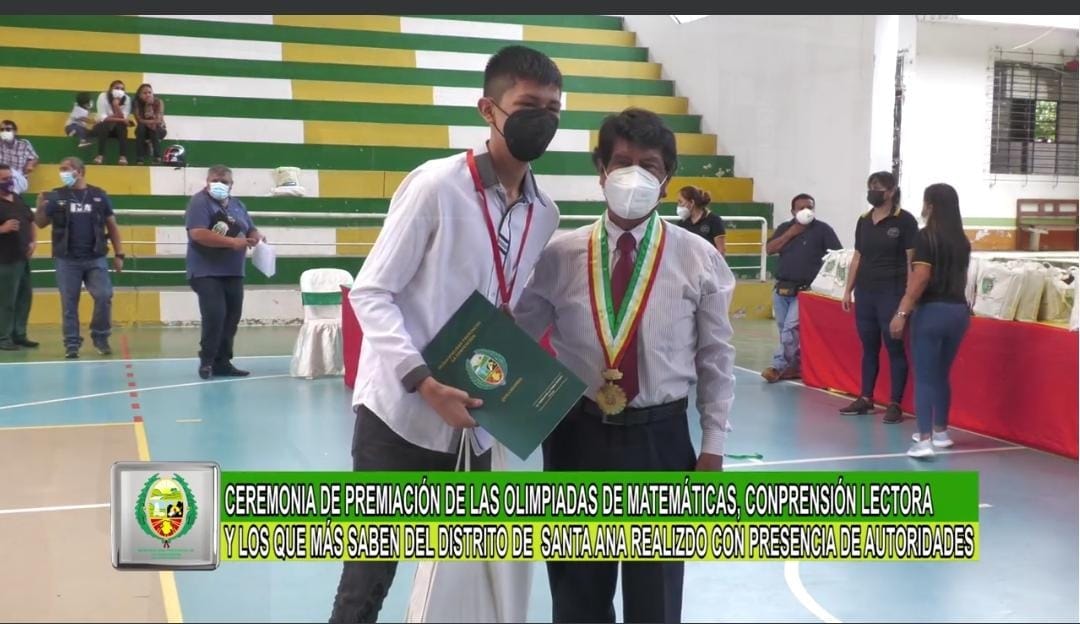 Premiación a estudiantes ganadores del concurso Los Que Más Saben de Quillabamba