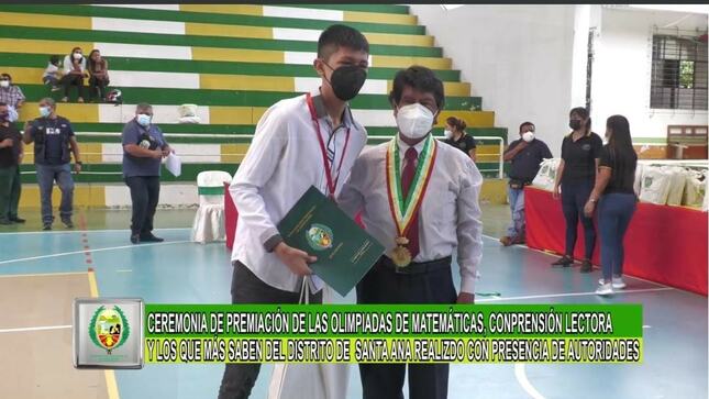Premiación a estudiantes ganadores del concurso Los Que Más Saben de Quillabamba