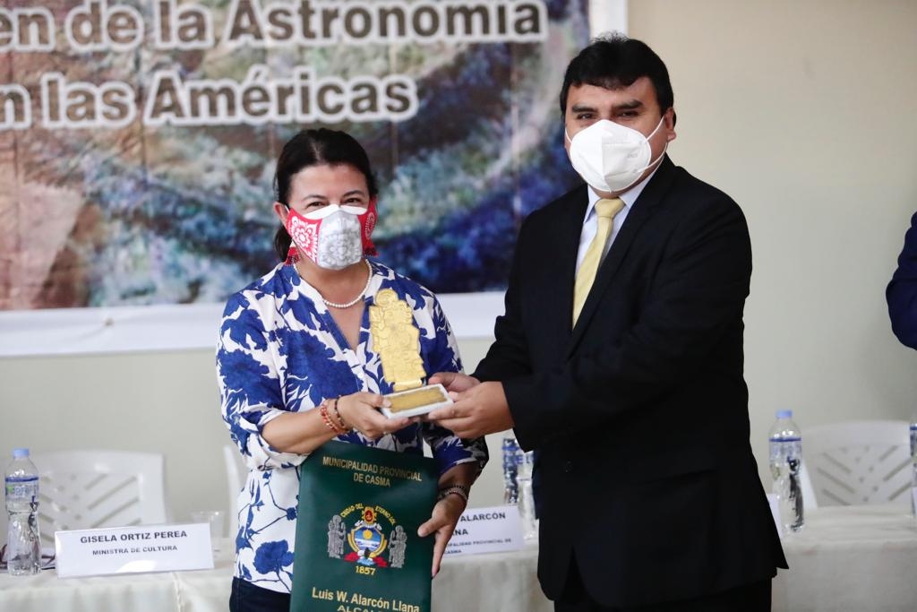 Ministra de Cultura y UNESCO entregan declaratoria del Complejo Arqueoastronómico Chankillo como Patrimonio Mundial