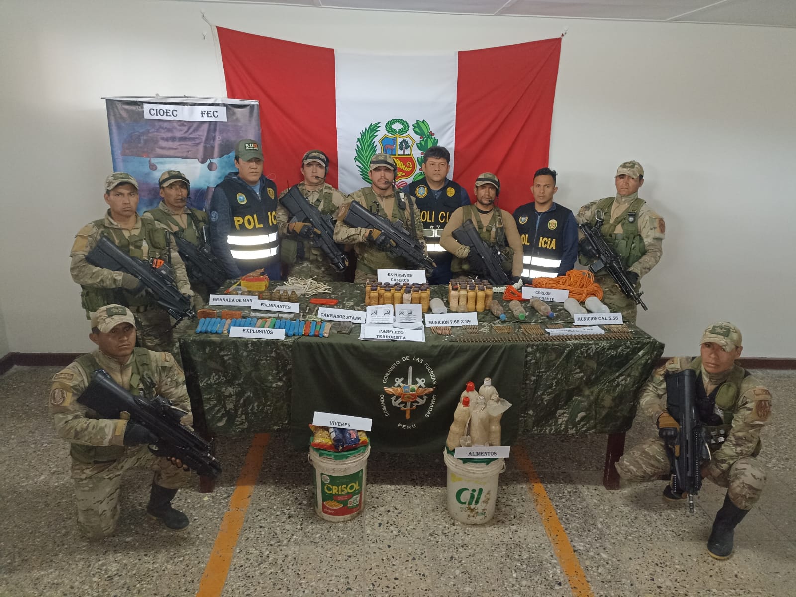 Patrulla integrada de operadores especiales de las Fuerzas Armadas y la Policía Nacional ubicó una caleta con pertrechos militares pertenecientes a la Organización Terrorista Sendero Luminoso.
