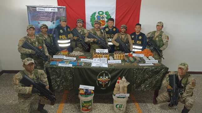Patrulla integrada de operadores especiales de las Fuerzas Armadas y la Policía Nacional ubicó una caleta con pertrechos militares pertenecientes a la Organización Terrorista Sendero Luminoso.
