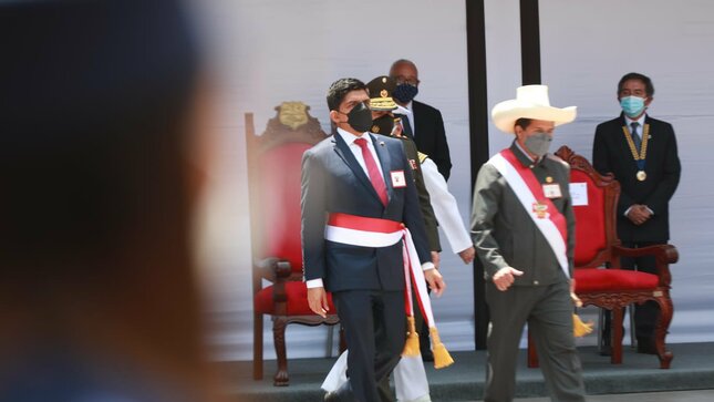presidente de la República, Pedro Castillo Terrones y el ministro de Defensa, Juan Carrasco Millones clausuran el año académico 