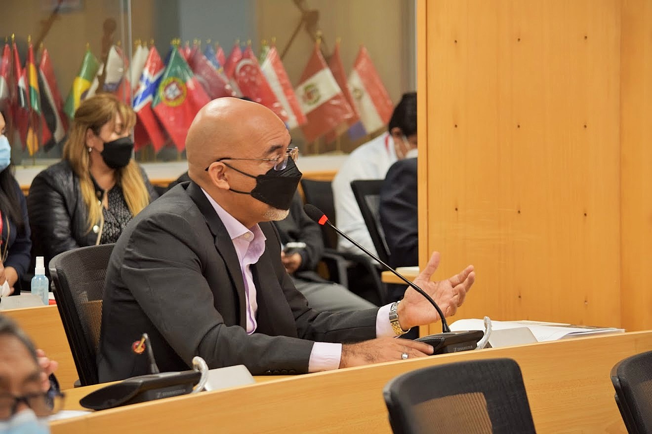 Presidente del Conadis, Marco Antonio Gamarra La Barrera exponiendo  en el Primer Congreso Internacional de Transporte Urbano Sostenible 