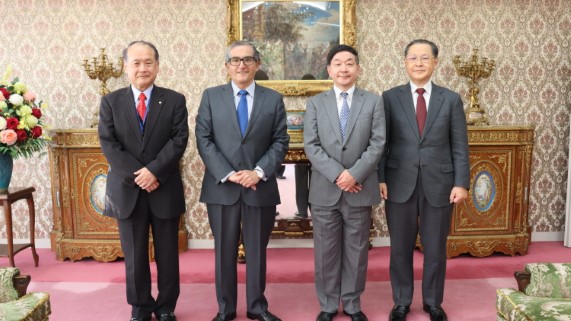 Visita de la Embajada del Perú al Museo de Arte “Tokyo Fuji”