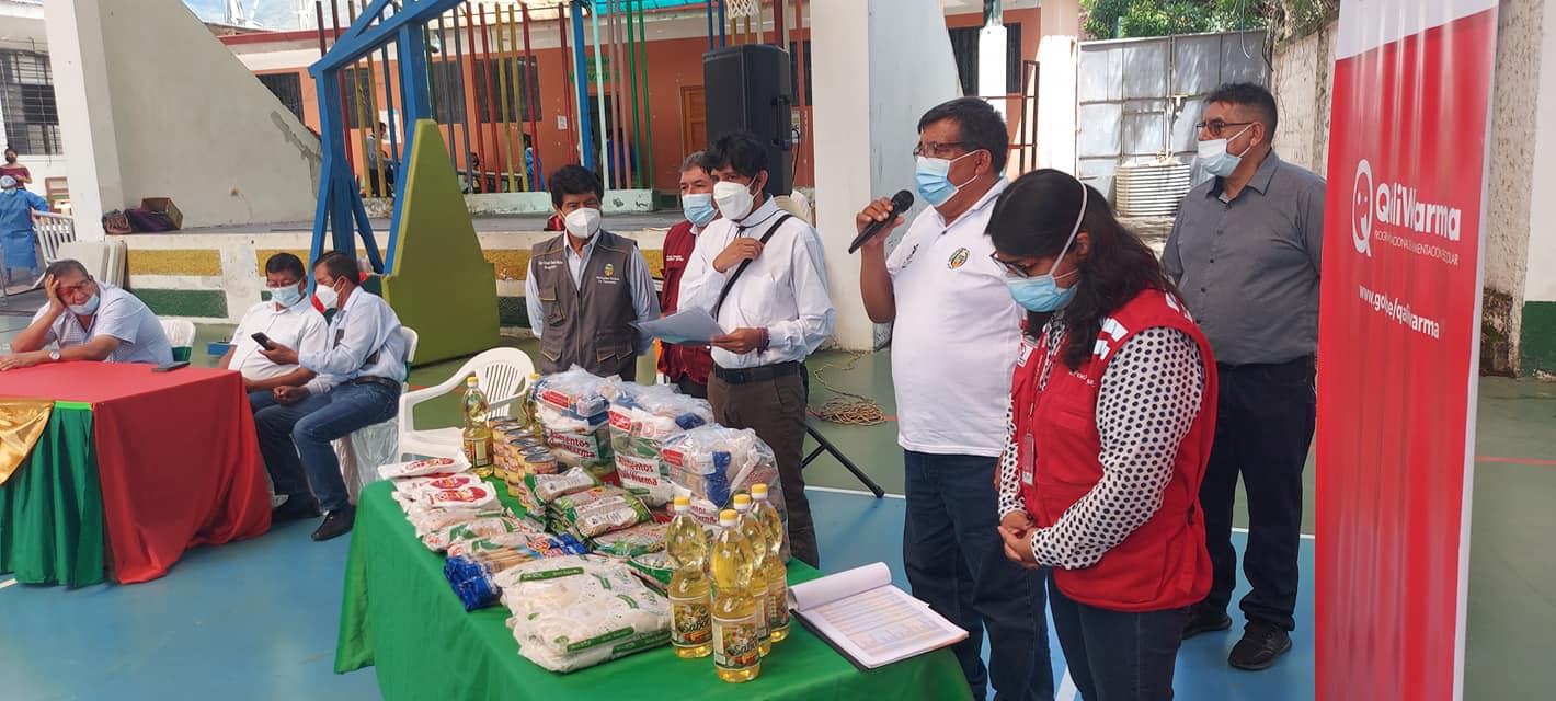 Entrega de bolsas alimentarias de primera necesidad a personas vulnerables del distrito Santa Ana