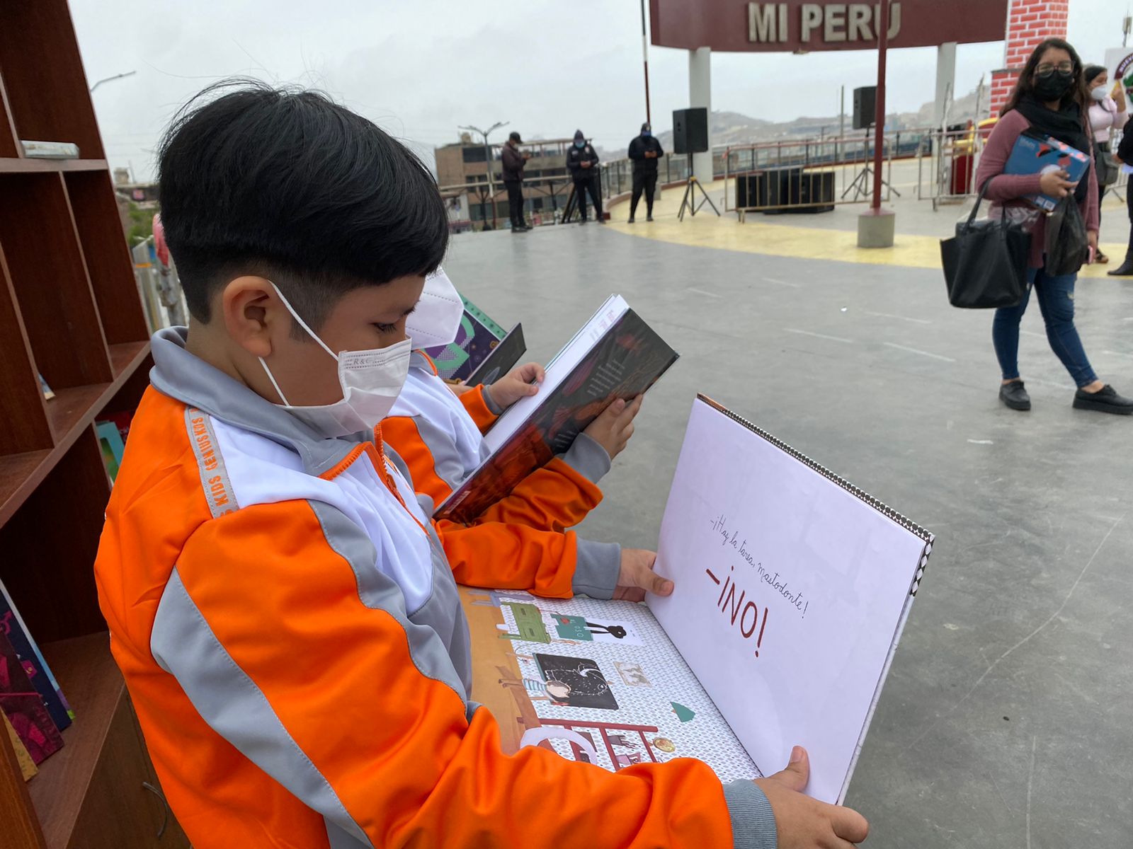 Municipalidad Distrital de Mi Perú recibió 250 colecciones de libros del Ministerio de Cultura