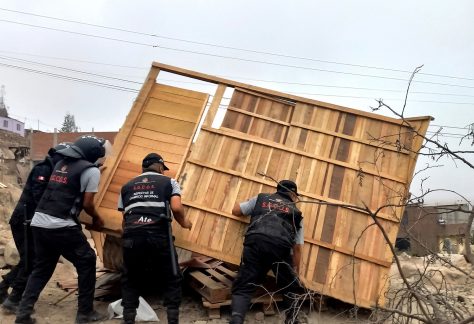 IMAGEN DE RETIRO DE MÓDULOS DE INVASORES EN ASOCIACIÓN HIJOS DE APURÍMAC