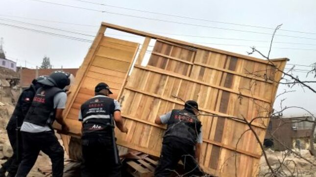 IMAGEN DE RETIRO DE MÓDULOS DE INVASORES EN ASOCIACIÓN HIJOS DE APURÍMAC