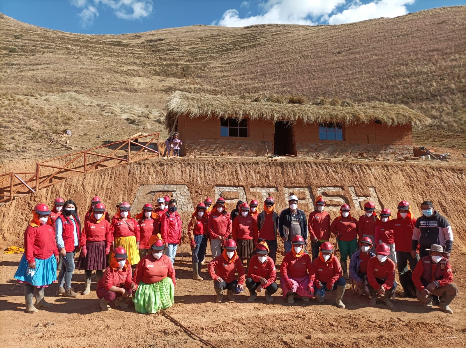 Participantes en Complejo Arqueológico de Atash