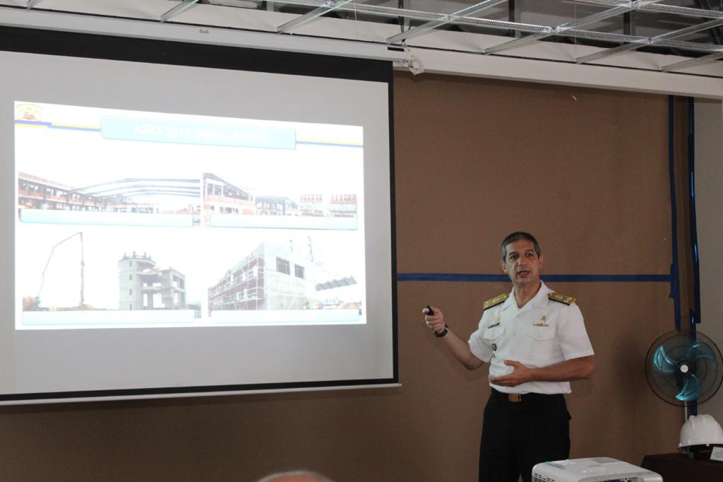 Foto de los viceministros de Defensa que supervisaron avances en la construcción de la Base Aeronaval del Callao