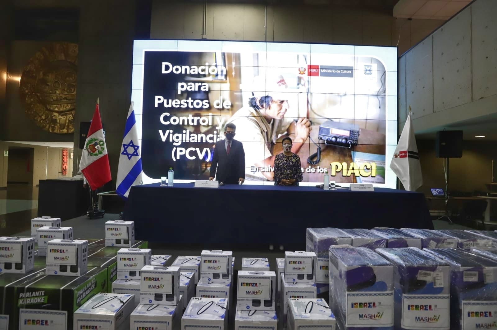 Ministerio de Cultura recibe donación de la Embajada de Israel para reforzar labores de salvaguarda de PIACI y sensibilización de vacuna