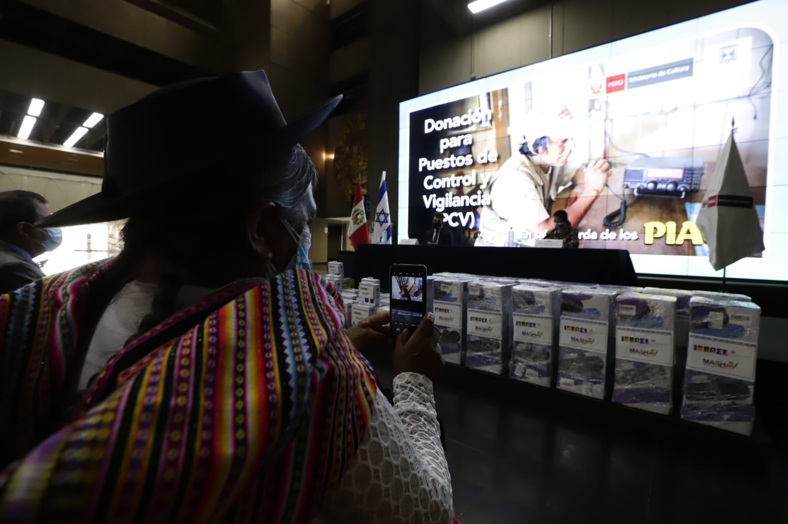 Ministerio de Cultura recibe donación de la Embajada de Israel para reforzar labores de salvaguarda de PIACI y sensibilización de vacuna
