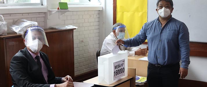 Las elecciones internas permiten a los movimientos políticos definir a sus candidatos para las elecciones regionales y municipales de octubre próximo. 