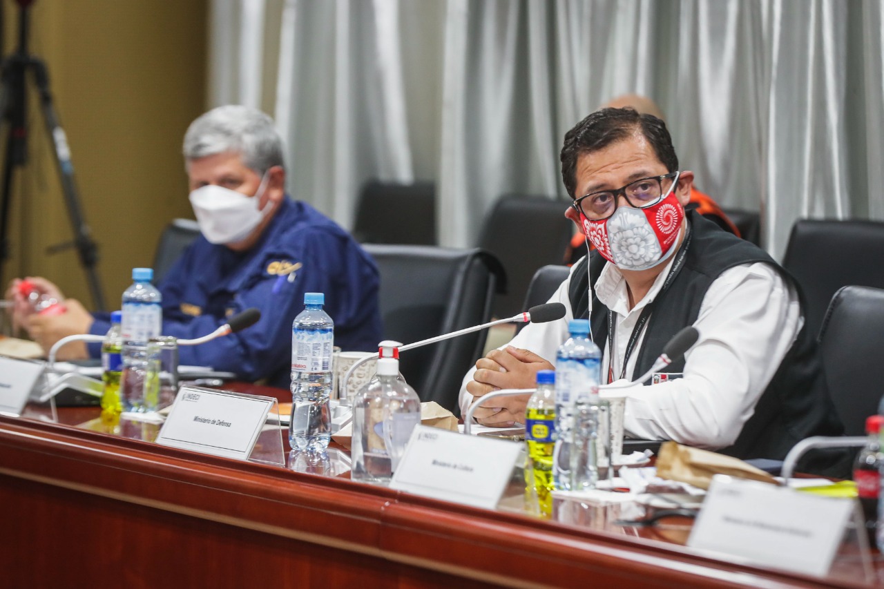 El viceministro de Recursos para la Defensa, Rigoberto Coico Monroy, informó que las Fuerzas Armadas han desplegado alrededor de 600 efectivos, dotados de equipos de protección personal, para apoyar en las labores de limpieza de las zonas costeras contaminadas por el derrame de petróleo en el mar de Ventanilla.