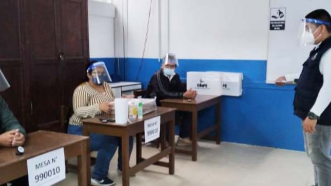 Las elecciones internas asegura una participación democrática de los miembros de un movimiento político. 