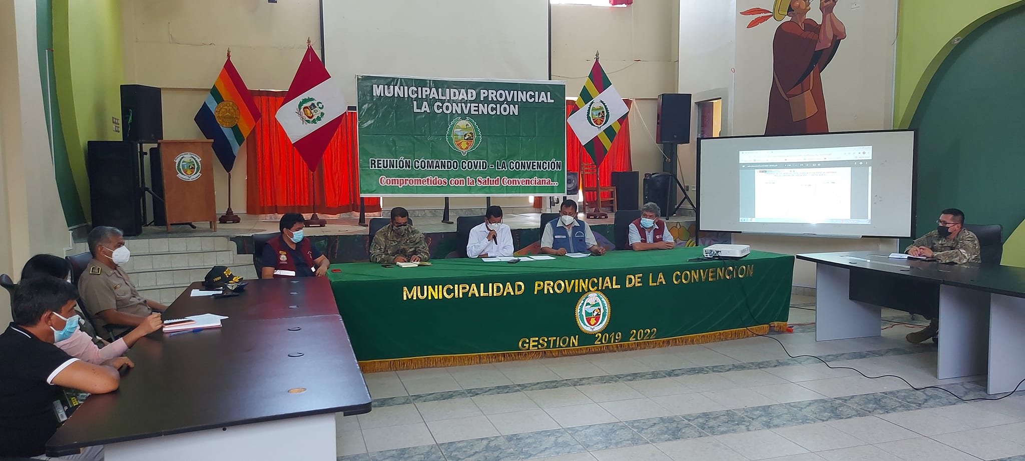 Todos tienen que portar carné de vacunación y DNI