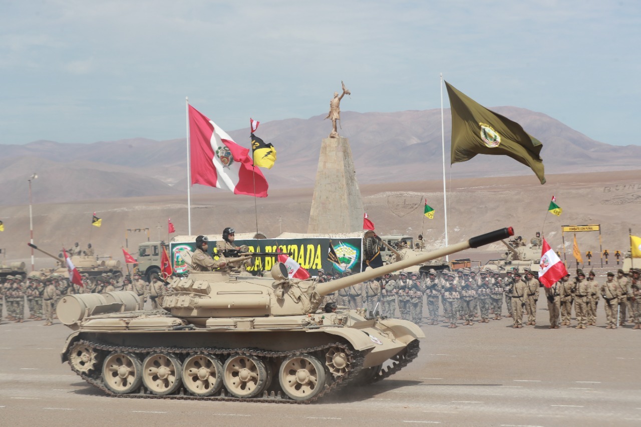 Foto del viceministro de Defensa, en Tacna, en donde presidió reconocimiento del nuevo comandante de la Sexta Brigada Blindada del Ejército.