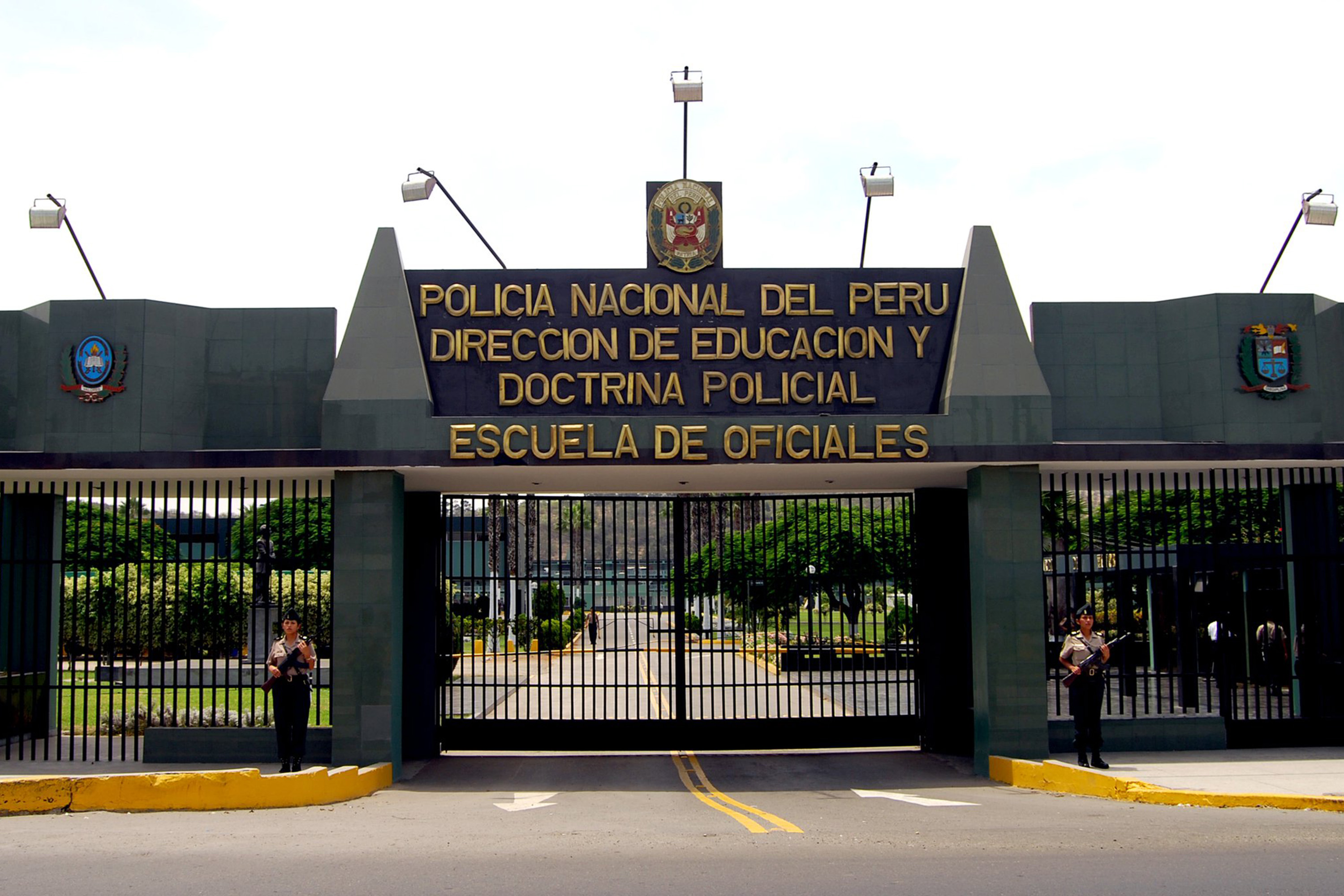 Fachada de la Escuela de Oficiales PNP