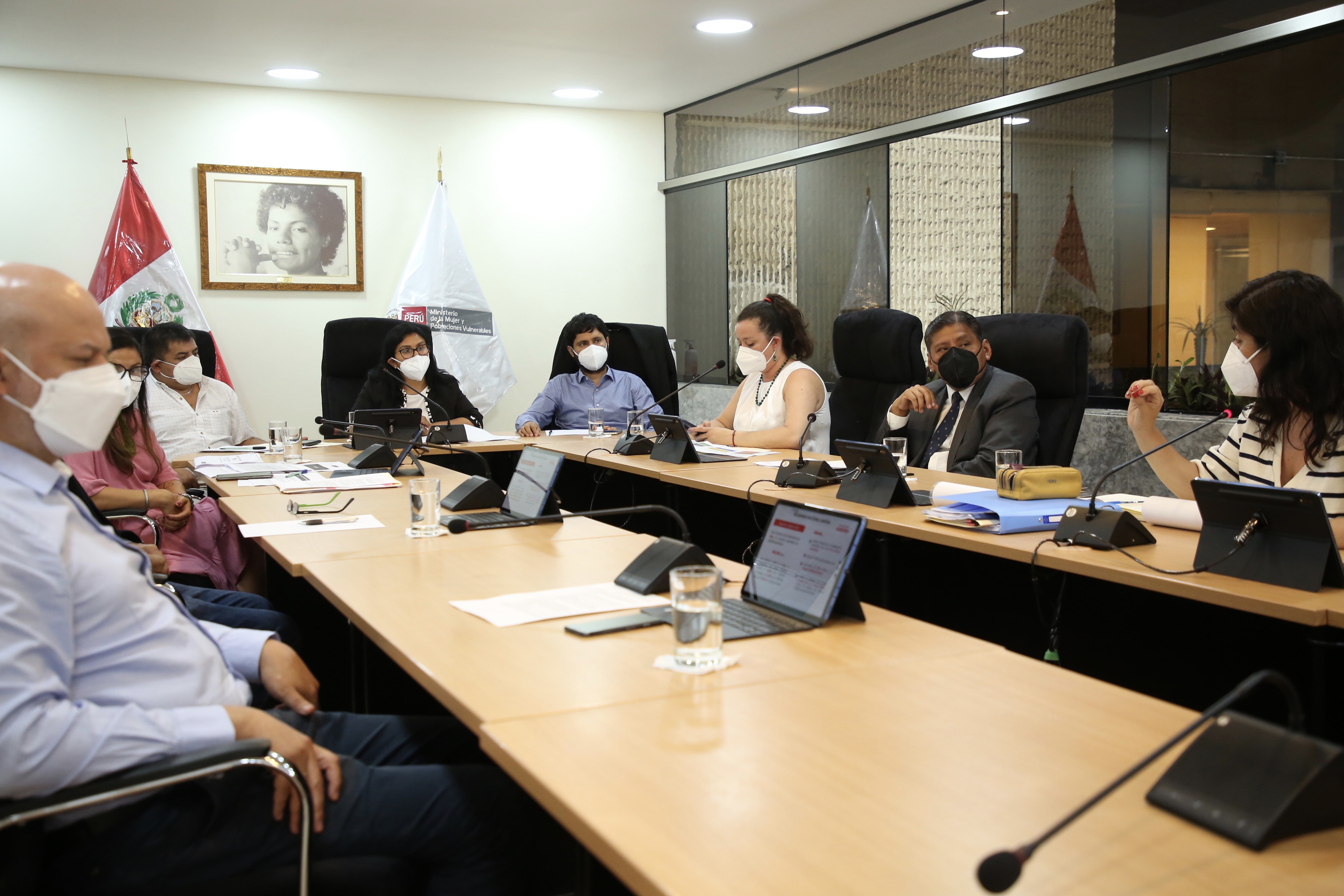 Reunión de coordinación de la ministra Katy Ugarte Mamani y la alta dirección del sector