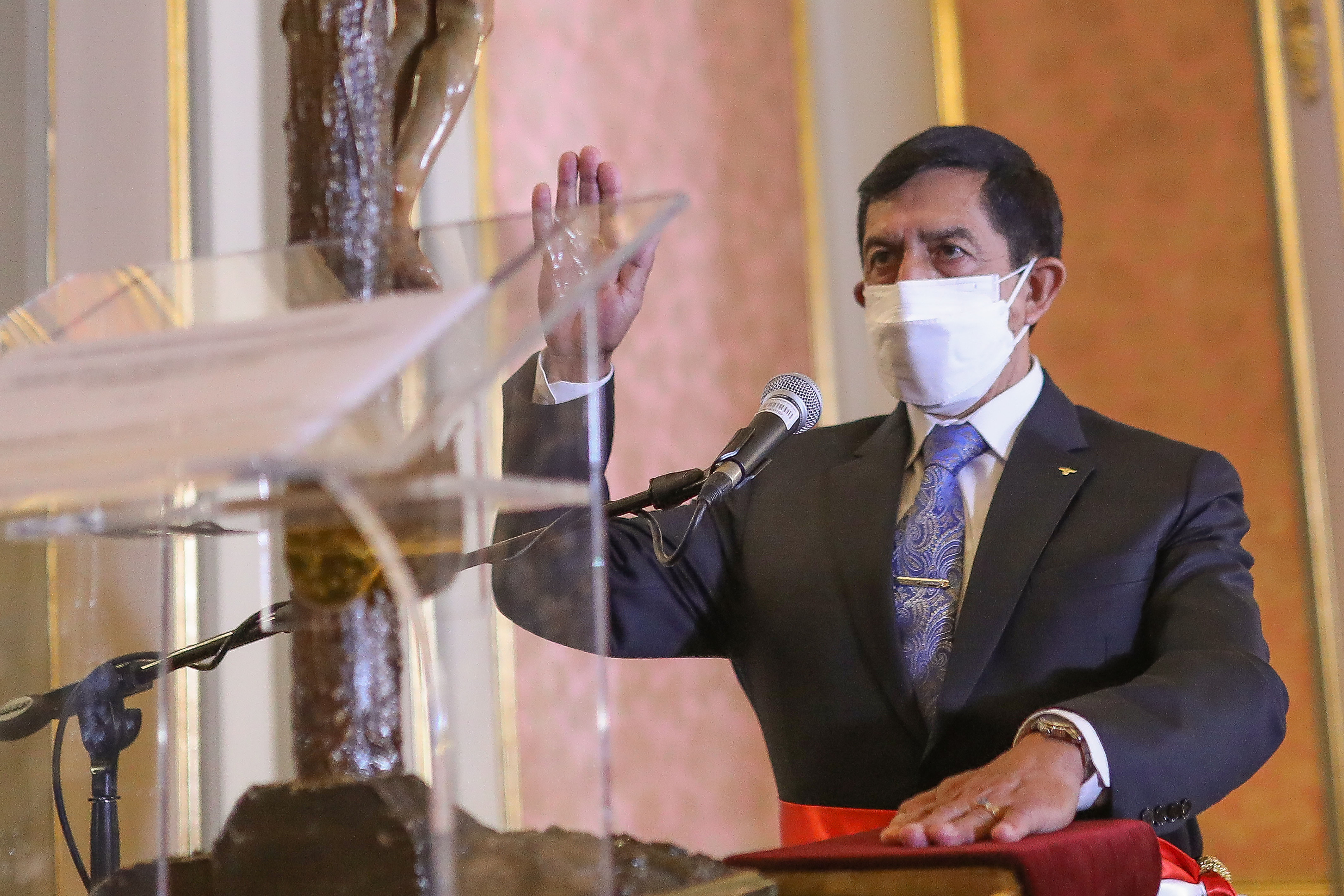 Titular del Interior anuncia tolerancia cero a malos elementos en la PNP y, por el contrario, apoyará y dará incentivos a buenos policías.