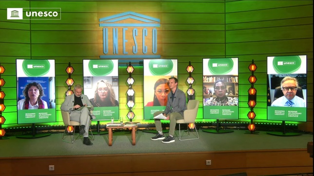 Segundo panel denominado: “Plantear la cultura como un bien público global  a través de una  nueva generación de políticas para la creatividad”
