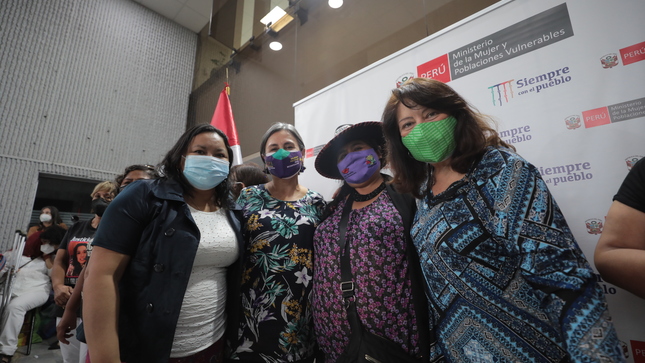 Firma de compromiso en el MIMP