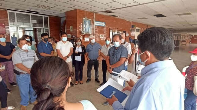 Gobernador regional Henry Borja acuerda resolver problemática de trabajadores de Hospital Regional