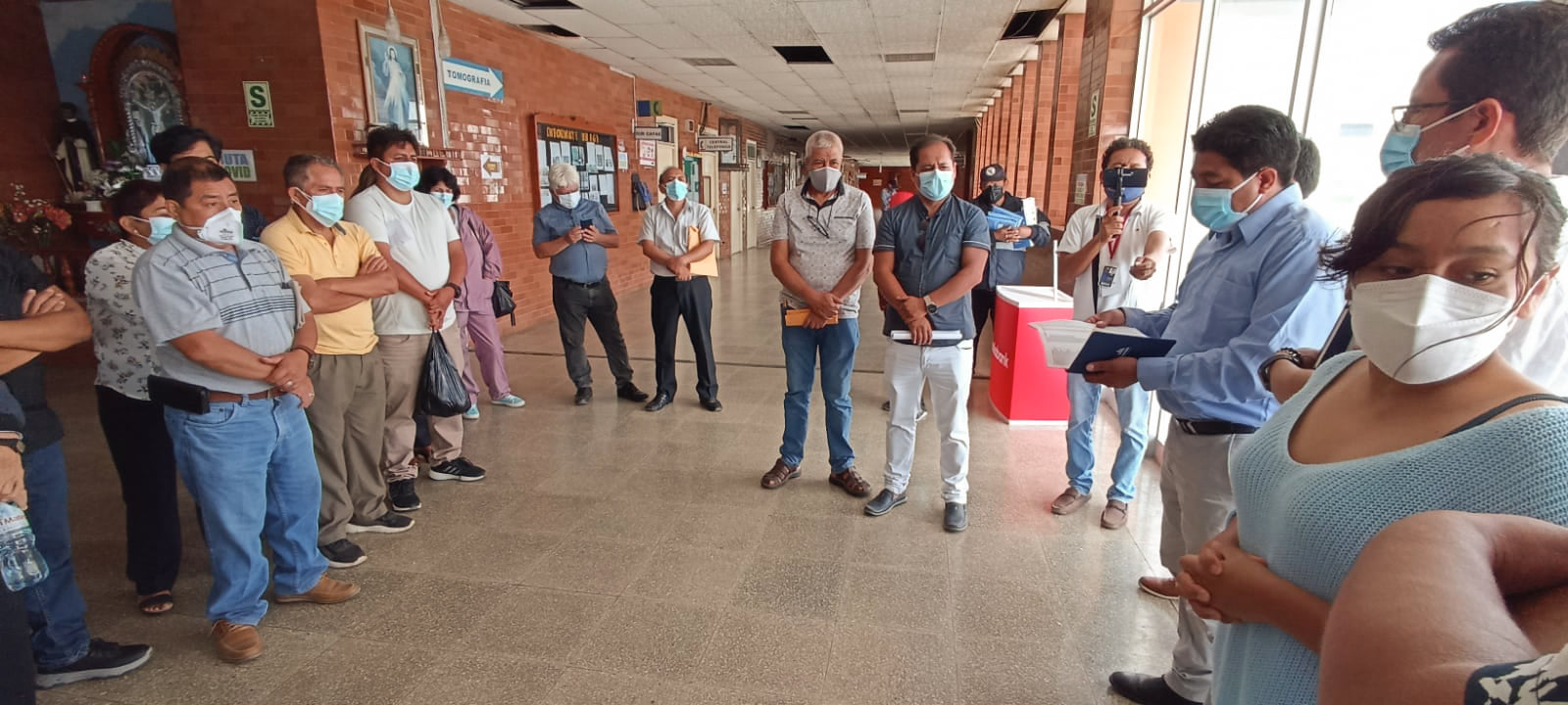 Gobernador regional Henry Borja acuerda resolver problemática de trabajadores de Hospital Regional
