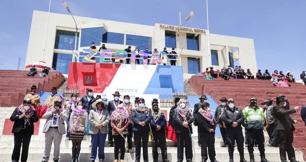 Viceministra de Interculturalidad participa de vacunación contra la COVID-19 de 300 tenientinas y tenientes gobernadores del pueblo Aimara