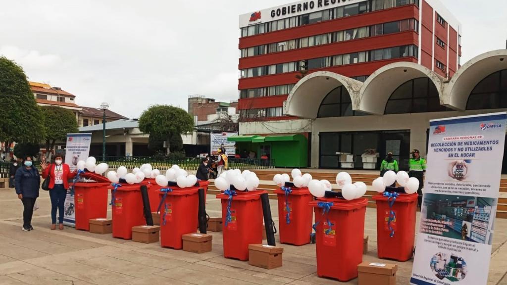 Junín: Minsa dona 12 contenedores para puntos de acopio de medicamentos vencidos