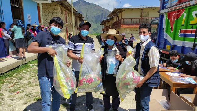 Imagen 1 entrega de víveres en las comunidades de Chalamarca.