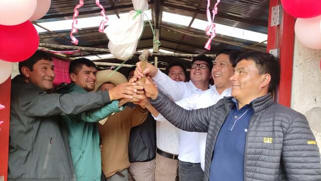 Imagen, inauguración de Galpones para la crianza de cuyes en Santa Clara.