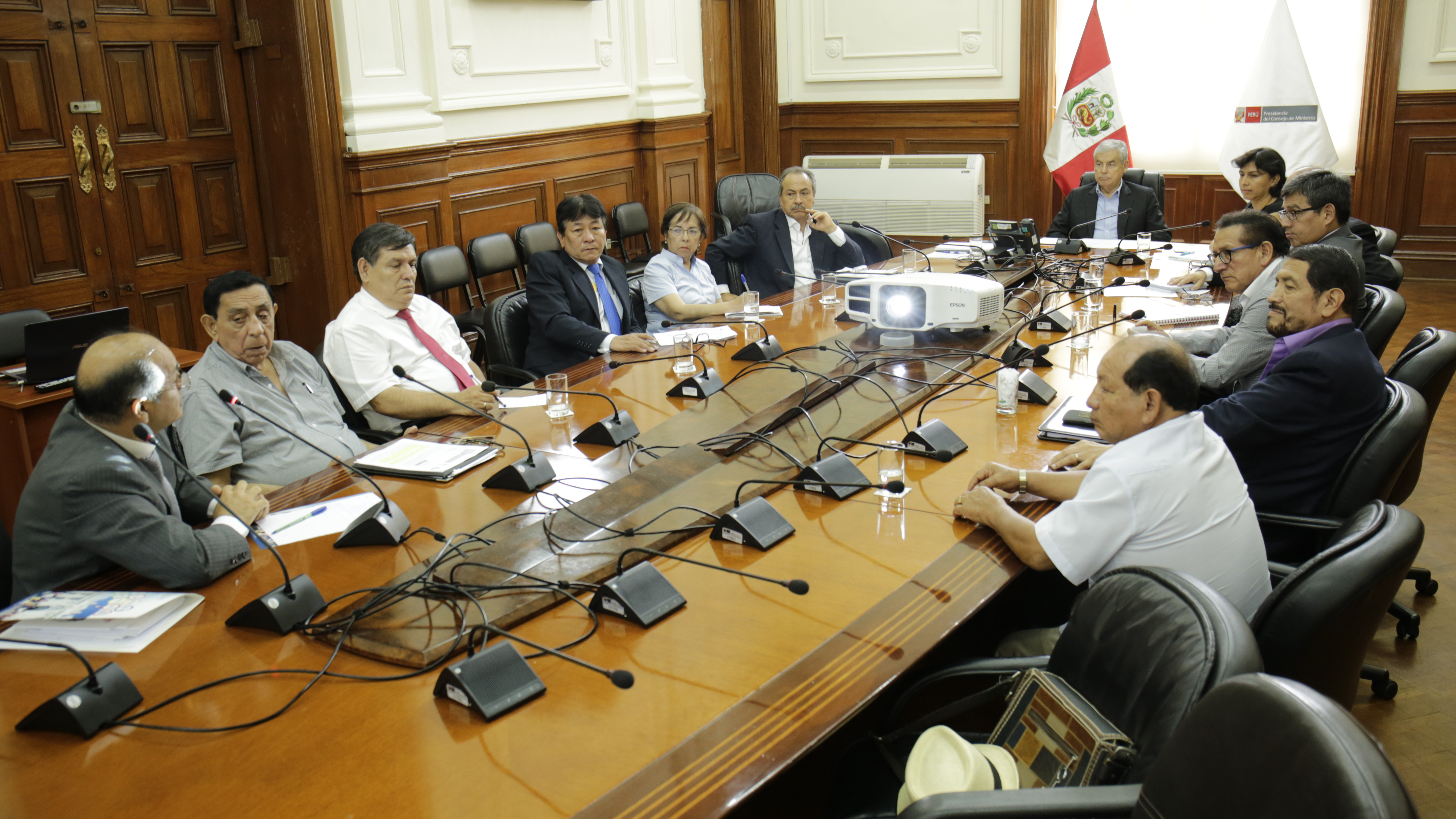 César Villanueva Arévalo sostuvo hoy una reunión de trabajo con representantes de las centrales sindicales del país que forman parte del Consejo Nacional de Trabajo y Promoción del Empleo