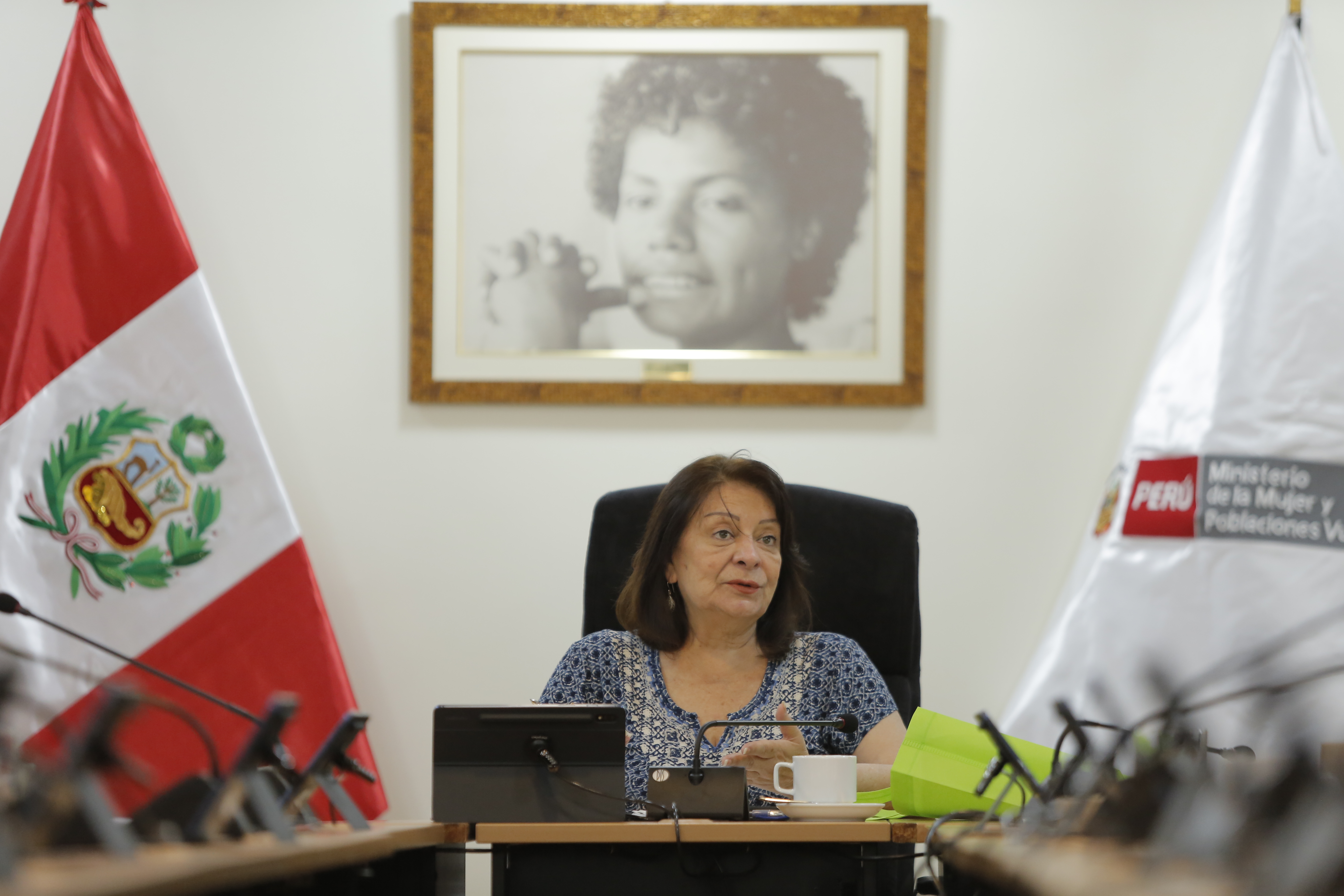 Reunión con trabajadoras del hogar en el MIMP