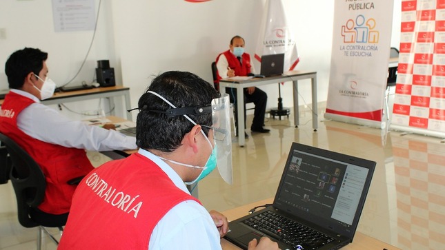 Ciudadanos y representantes de la sociedad civil organizada de los 43 distritos de Lima Metropolitana tendrán la oportunidad de presentar alertas o denuncias sobre el presunto uso inadecuado de bienes y recursos públicos en municipalidades y otras entidades del Estado durante la audiencia pública “La Contraloría te escucha”, que se realizará el próximo jueves 17 de marzo a las 3 pm.