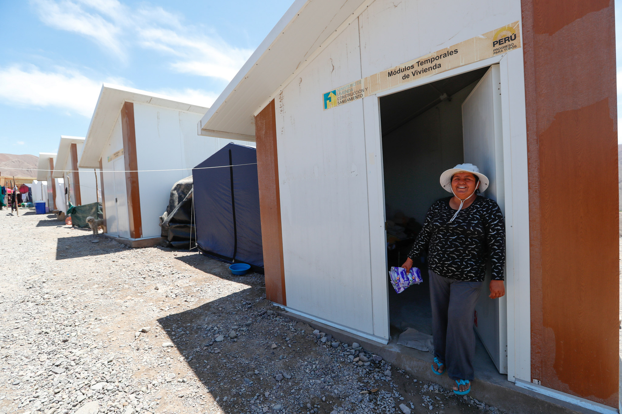 Ministro de Vivienda entrega primer lote de módulos temporales y 10 toneladas de ayuda en Mirave